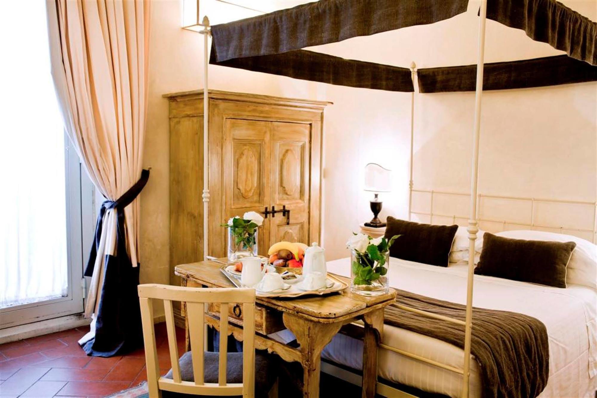 J And J Hotel Florença