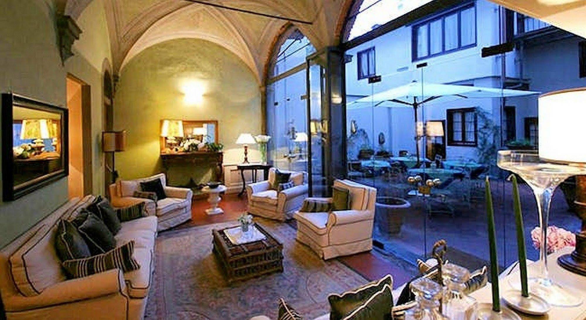 J And J Hotel Florença